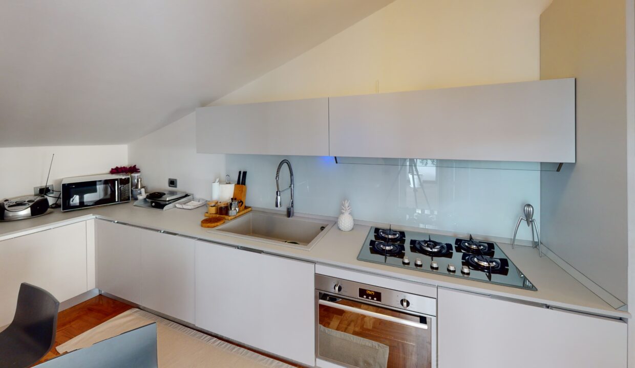 Via-Milazzo-15-Kitchen